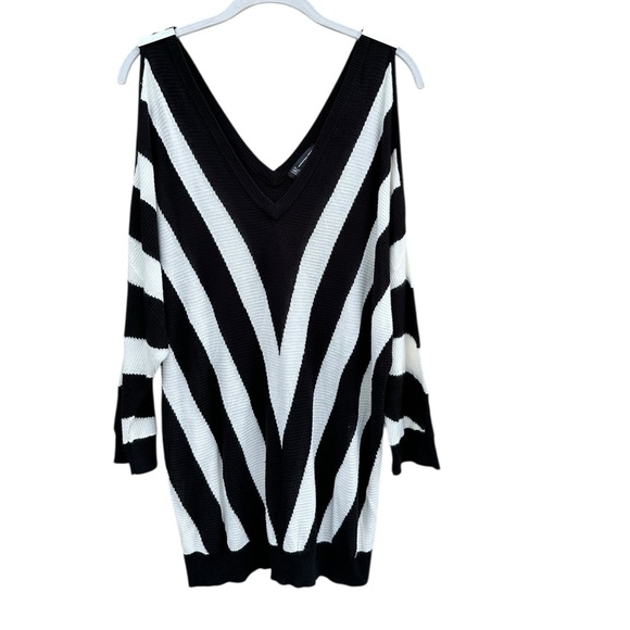INC International Concepts Chevron Stripe V-Neck Sweater - Picture 1 of 3